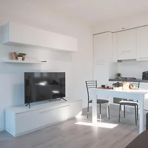 https://by-the-lake-apartments-smart.it-lombardy.com