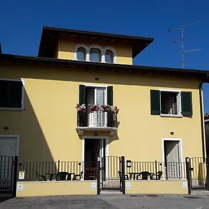 https://appartamenti-esmera.it-lombardy.com