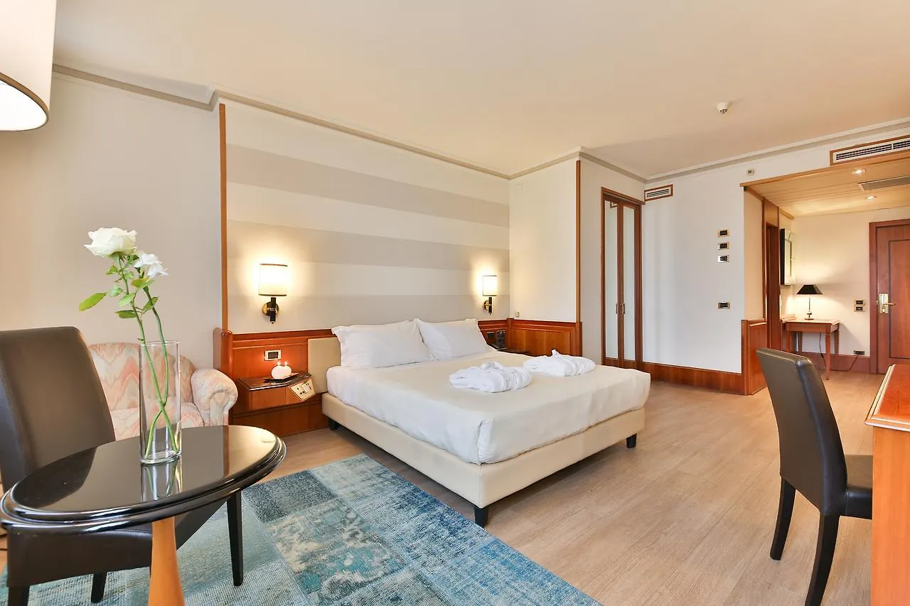 Hotel Leon D'Oro Verona 4*,