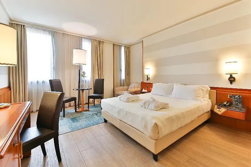 Hotel Leon D'Oro Verona 4*,  Italy